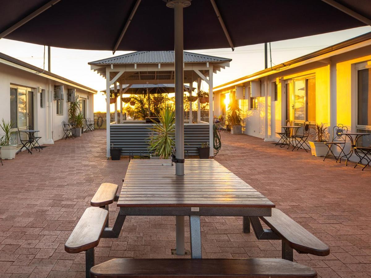 Api Pelican Beach Front Apartments Kalbarri Exterior photo