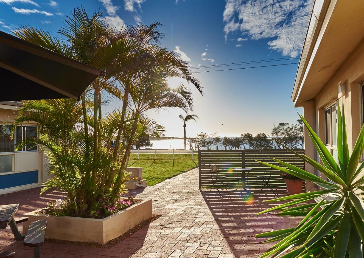 Api Pelican Beach Front Apartments Kalbarri Exterior photo