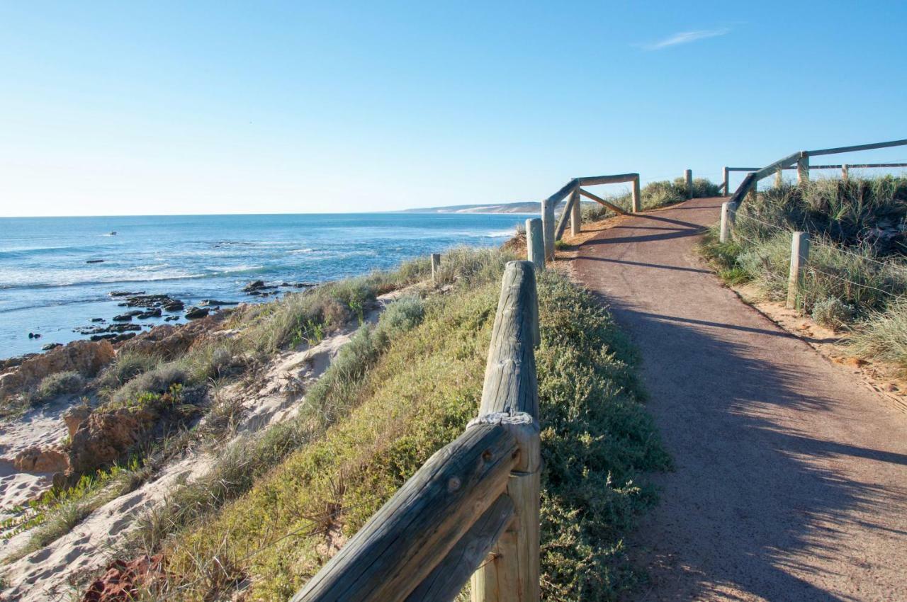 Api Pelican Beach Front Apartments Kalbarri Exterior photo